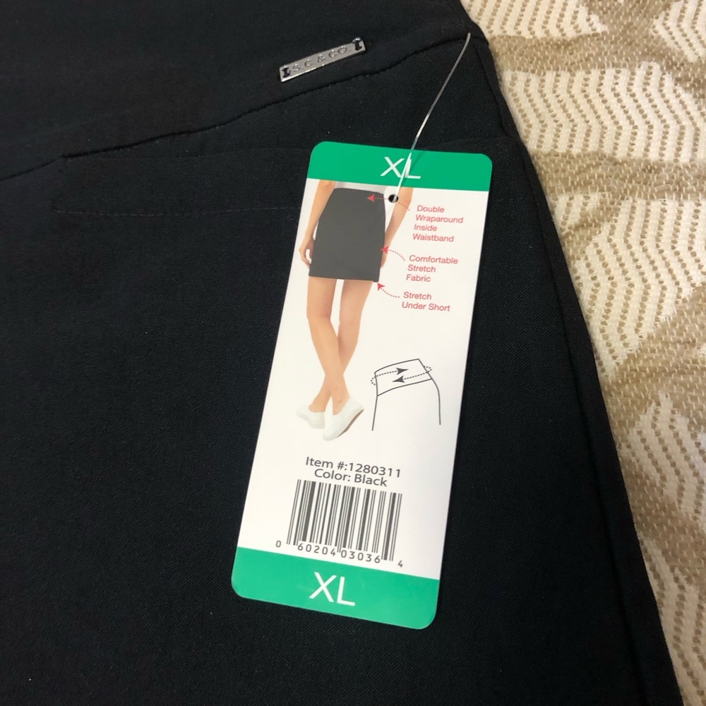 S.C. & Co. Classic Black Skort - Picture 4 of 12